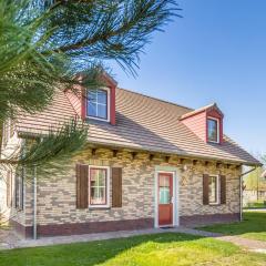 Luxurious villa with bath and dishwasher near a nature reserve