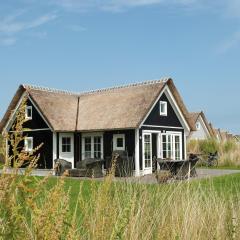 Thatched holiday home with two bathrooms, 1 5km from the sea