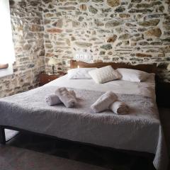 Effrosini Stonehouse center Portaria