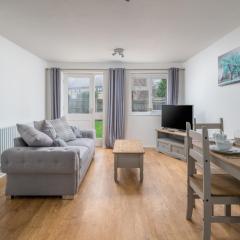 Pet-Friendly 1-Bedroom Apartment in Crawley