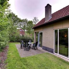 Cozy holiday home with a garden, near Zwolle