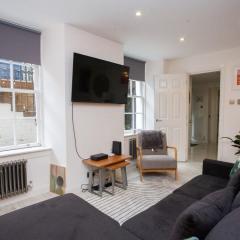 Beautiful 2 Bed Flat with a Private Terrace