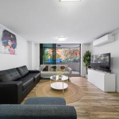 Delicated 3BR Apt with Parking & Darling Harbour-10mins walk