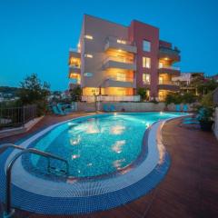 Elegant Hideaway Apartment with Pool