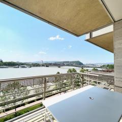 luxury apartment with a beautiful view of the Danube, free spa - wellness and car parking in the center of the city