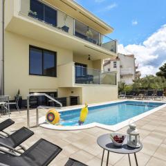 MY DALMATIA - Apartment Cvita with shared pool