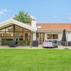 3 Bedroom Cozy Home In Bogø By