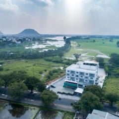 The Lotus Hotel Visakka Palani