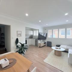 Coogee Sunrise - 2 Bed Apt with Work Desks and Balcony