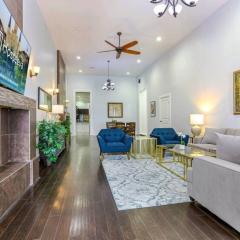 Stylish Condo w Pool & Courtyard Near French Quarter