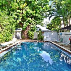 Ibis by AvantStay Close to Duval Street w Shared Pool Month Long Stays Only