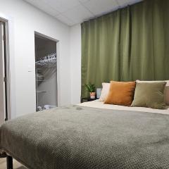 YEG Olive Grove - Ideal for Couples or Solo travelers