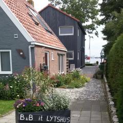 B&B It Lytshûs