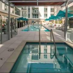 Luxury Apartment w POOL GYM Hollywood