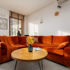 Air Conditioned Studio in Warsaw Close to the River with Parking and Desk by Noclegi Renters