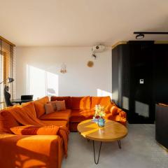 Air Conditioned Studio in Warsaw Close to the River with Parking and Desk by Noclegi Renters