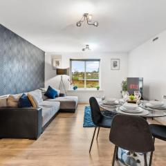 30 percent off! Stylish Apartment in Dewsbury with Parking