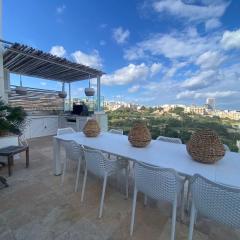 St Julians Luxurious Penthouse with POOL Enjoying Distant SEAVIEWS