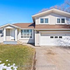 Country in the City - Spacious Rear Yard to Enjoy