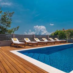 Familienfreundliche Villa Arya In Podstrana Mit Pool