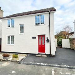 Cosy Cottage in Medieval Conwy with garden