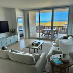 10 steps to the beach - 3 Bedroom Luxe Apartment with beach access