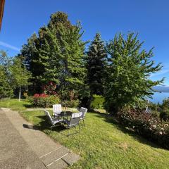 Casa con parque y vista al lago