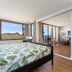 Waikiki Banyan with Ocean Views - Free Parking - Block from Beach