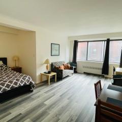 Stylish Montreal Apartment Comfortable Stay in the Golden Square Mile