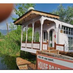 House Boat Moti Mahal, Near Dal Lake,Srinagar