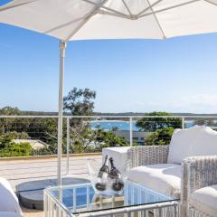 Cloud Nine, 18 Wynne Cres - pool, waterviews, linen