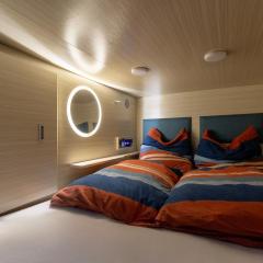 MUE Cubes - Capsule Hotel