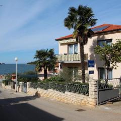 Modernes Apartment direkt am Meer und nur 400 Meter zum Strand - in Rovinj