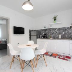 Modernes Apartment nur 10 Minuten zum Zentrum von Rovinj mit privatem Balkon