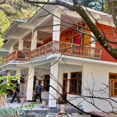 Jungle - Home In Mountain - Gushaini, Tirthan Valley, HP