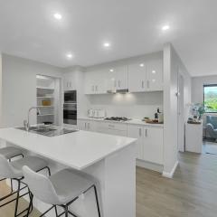 Spacious 4-Bed House Near Batemans Bay Centre