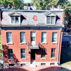 Cozy townhouse, 1-mi from the heart of Soulard!