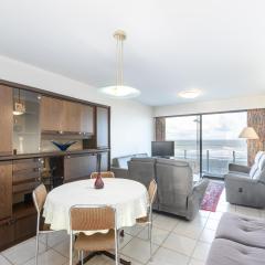 Flat with frontal sea views and parking