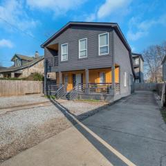 Charming Downtown Nashville Getaway Cozy living Space