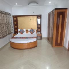 RB Guest House acacia Garden 1