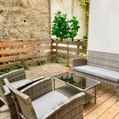 Cosy Apartment with Terrace & Free Parking