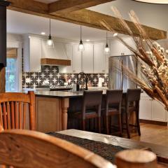 Susan Lane Hideaway - 4BR, 3BA Renovated Home, Close to Skiing and Town with Lift Ticket Deals