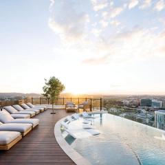 Entire 2BR Apt Fortitude Valley with Infinity Pool