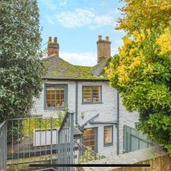 Seabreeze, A Charming Cosy Cottage In The Heart Of Hythe, With Private Parking