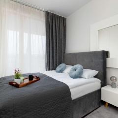 Lubicz Stylish Apartment with Parking and Air Conditioning in the City Center by Noclegi Renters