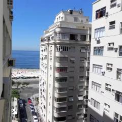 Colado na Praia com mini varanda