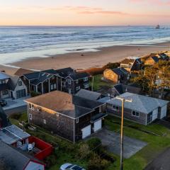 Pacific Breeze Ocean Views Steps to Cannon Beach Airy Coastal Retreat