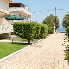 Diakopto Beachside Haven - Private Garden & Views