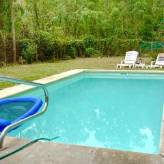 Casa con piscina y parque cercado