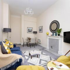 Stylish 2-Bedroom Old Town Edinburgh Apartment next to Royal Mile